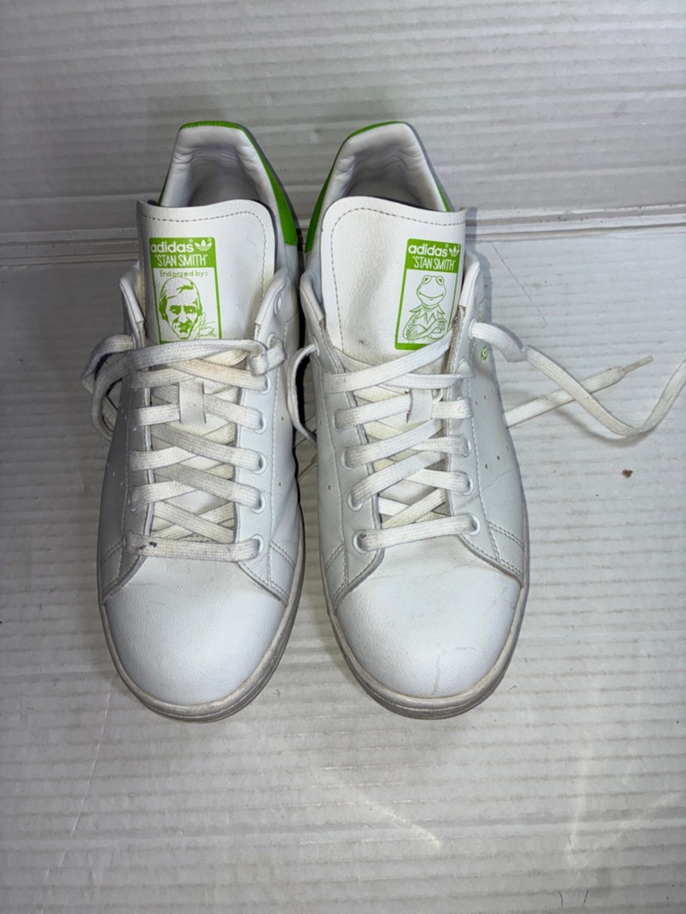 adidas White Leather Sneakers with Green Heel Tabs. USED SKU FX5551